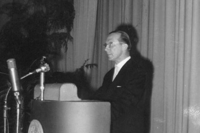 Porträt des ersten Präsidenten des Bundeskartellamtes: Dr. Günther
